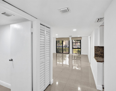 20400 W Country Club Drive - Photo Thumbnail 2