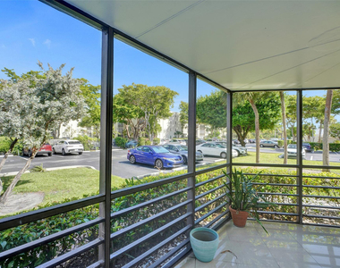 20400 W Country Club Drive - Photo Thumbnail 15