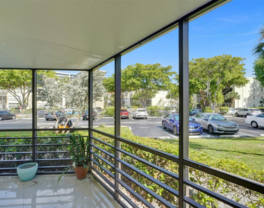 20400 W Country Club Drive - Photo Thumbnail 14