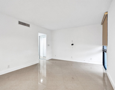20400 W Country Club Drive - Photo Thumbnail 26
