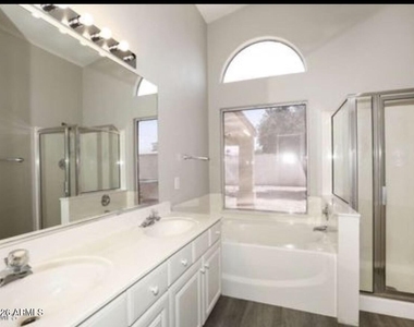 1441 E Gary Drive - Photo Thumbnail 6