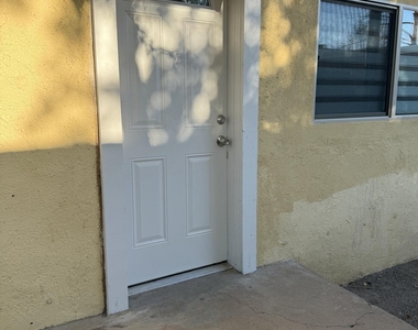 6021 W Gardenia Avenue - Photo Thumbnail 1