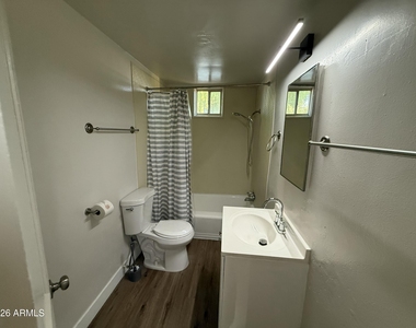 6021 W Gardenia Avenue - Photo Thumbnail 8