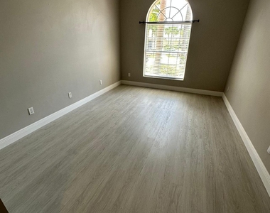 677 Sw Andros Circle - Photo Thumbnail 9