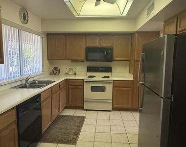 14518 W Heritage Drive - Photo Thumbnail 9