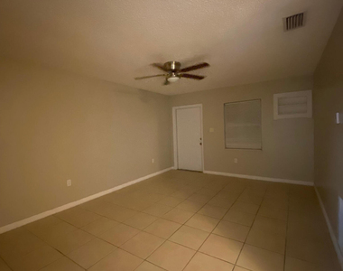 951 Fra Mar Place - Photo Thumbnail 2