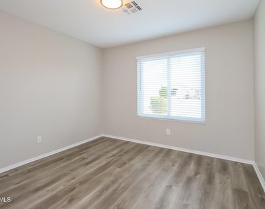 2326 E Devon Court - Photo Thumbnail 9