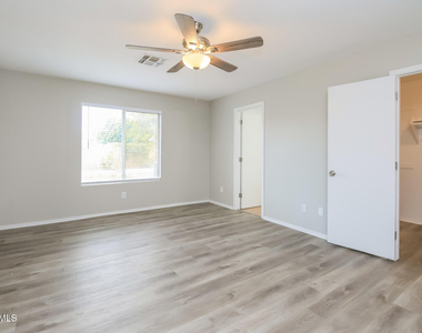2326 E Devon Court - Photo Thumbnail 7
