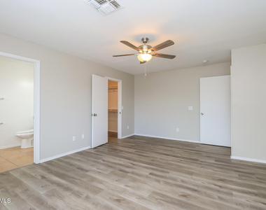 2326 E Devon Court - Photo Thumbnail 8