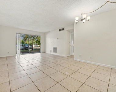 616 Nw 13th Street - Photo Thumbnail 3