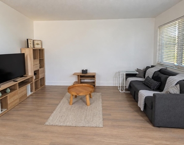 704 Ne 8th Street - Photo Thumbnail 1