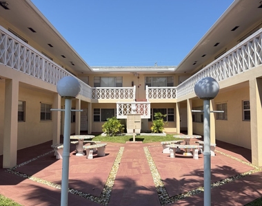 1643 Wiley Street - Photo Thumbnail 21