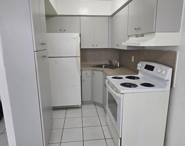 2501 Pierce Street - Photo Thumbnail 3
