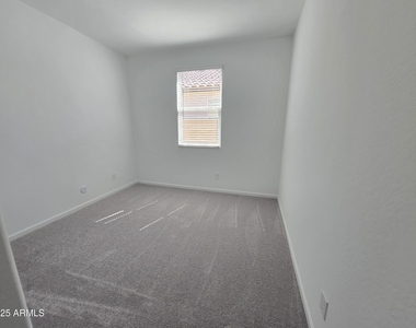 4720 E Amethyst Lane - Photo Thumbnail 9
