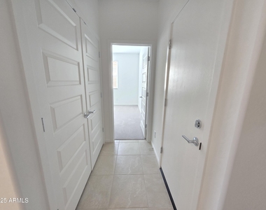 4720 E Amethyst Lane - Photo Thumbnail 7