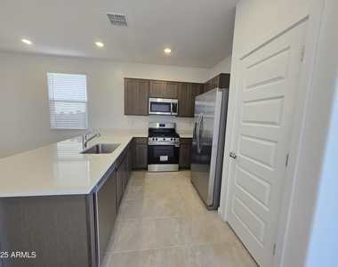 4720 E Amethyst Lane - Photo Thumbnail 13