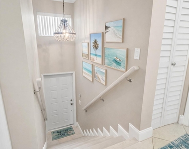 312 Liberty Court - Photo Thumbnail 3