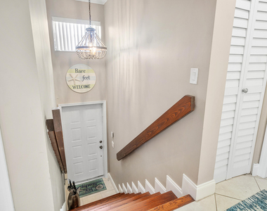 312 Liberty Court - Photo Thumbnail 2
