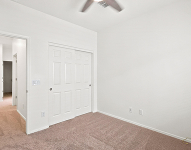 12736 W Midway Avenue - Photo Thumbnail 8