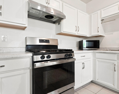 12736 W Midway Avenue - Photo Thumbnail 12