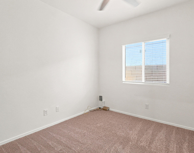 12736 W Midway Avenue - Photo Thumbnail 7