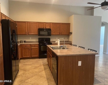 7922 W Ross Avenue - Photo Thumbnail 8