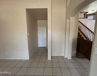 1240 E Baylor Court - Photo Thumbnail 5