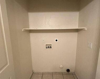 1240 E Baylor Court - Photo Thumbnail 7