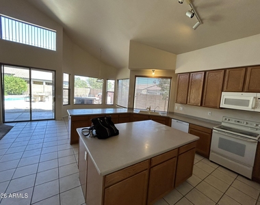 1240 E Baylor Court - Photo Thumbnail 8