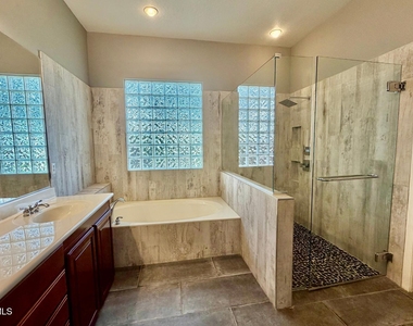 5916 W Fetlock Trail - Photo Thumbnail 17