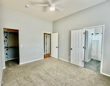5916 W Fetlock Trail - Photo Thumbnail 22