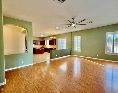 5916 W Fetlock Trail - Photo Thumbnail 8