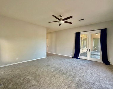 5916 W Fetlock Trail - Photo Thumbnail 18