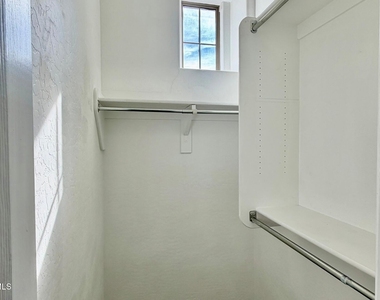 5916 W Fetlock Trail - Photo Thumbnail 20