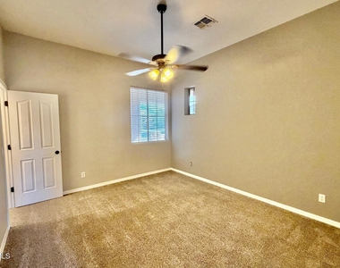 5916 W Fetlock Trail - Photo Thumbnail 12