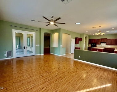5916 W Fetlock Trail - Photo Thumbnail 9