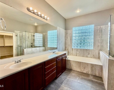 5916 W Fetlock Trail - Photo Thumbnail 15