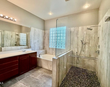 5916 W Fetlock Trail - Photo Thumbnail 16