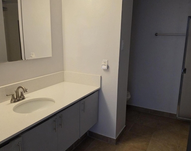 2323 N Central Avenue N - Photo Thumbnail 10