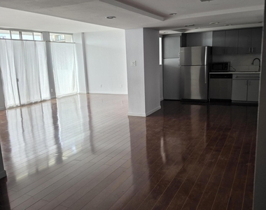 2323 N Central Avenue N - Photo Thumbnail 4