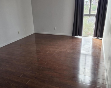 2323 N Central Avenue N - Photo Thumbnail 8
