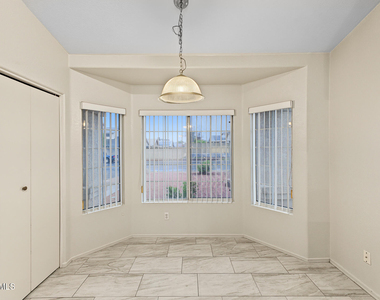 7529 W Sunnyside Drive - Photo Thumbnail 5