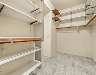 7529 W Sunnyside Drive - Photo Thumbnail 15