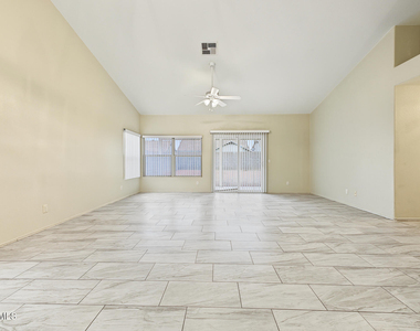 7529 W Sunnyside Drive - Photo Thumbnail 3
