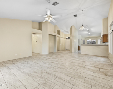 7529 W Sunnyside Drive - Photo Thumbnail 4