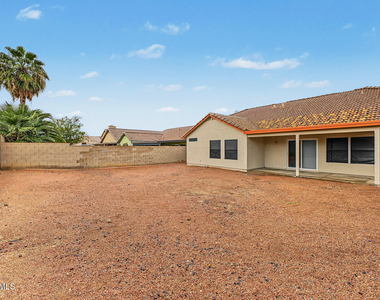 7529 W Sunnyside Drive - Photo Thumbnail 22