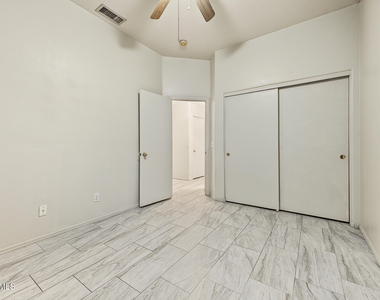 7529 W Sunnyside Drive - Photo Thumbnail 17