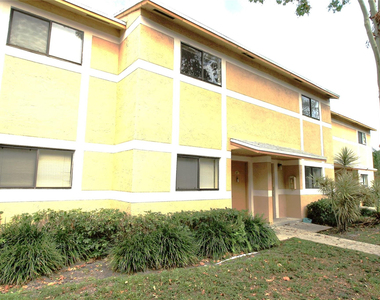 9477 Palm Circle N - Photo Thumbnail 7
