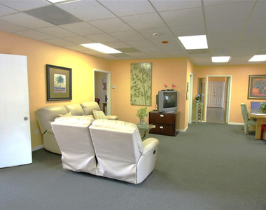 9477 Palm Circle N - Photo Thumbnail 22