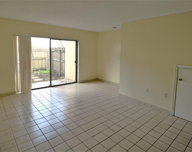 9477 Palm Circle N - Photo Thumbnail 3